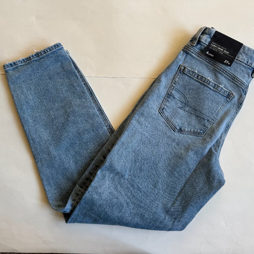 American Eagle Outfitters High-Rise Light Blue Jeans